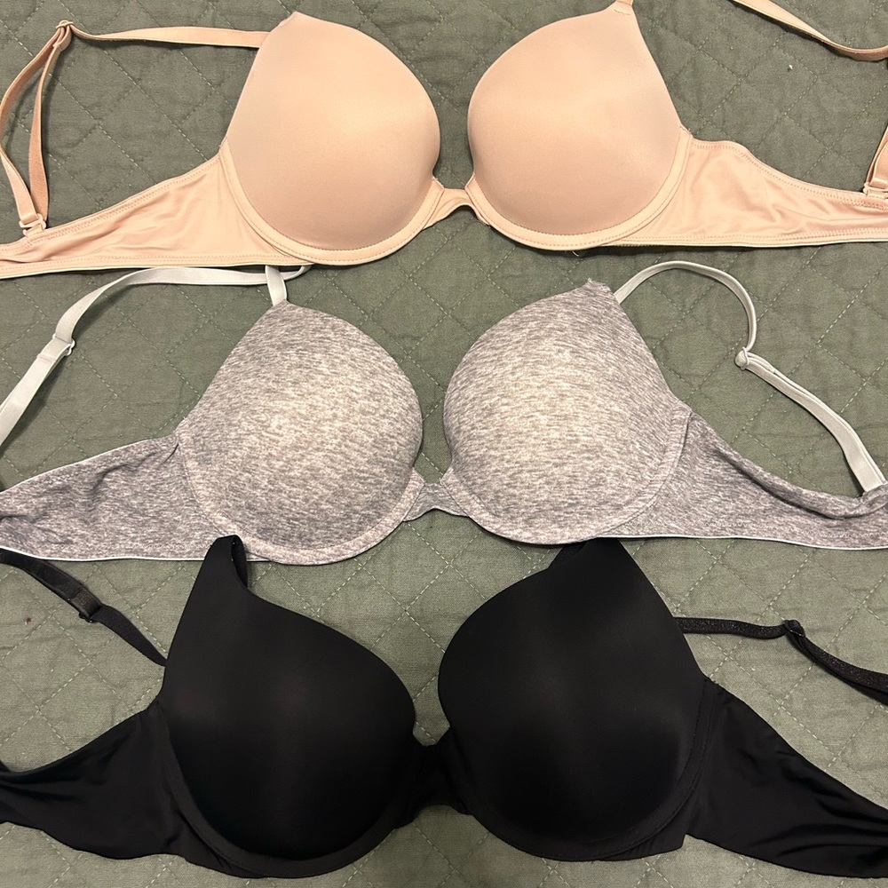 Victoria Secrets push up bras. 34B